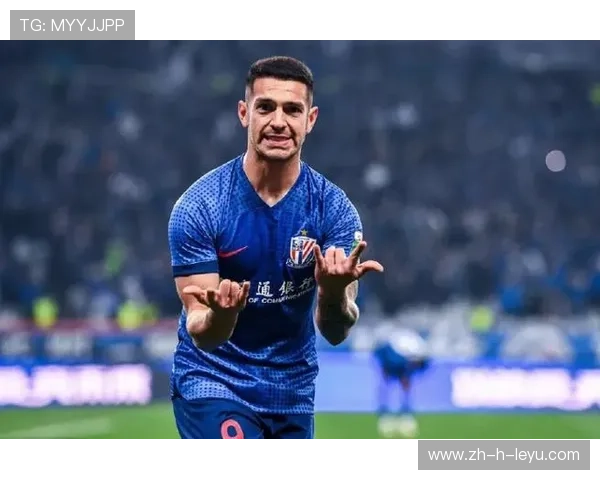 上海申花拉唐边路突破助攻建功:绿茵夜幕下的蓝白荣耀